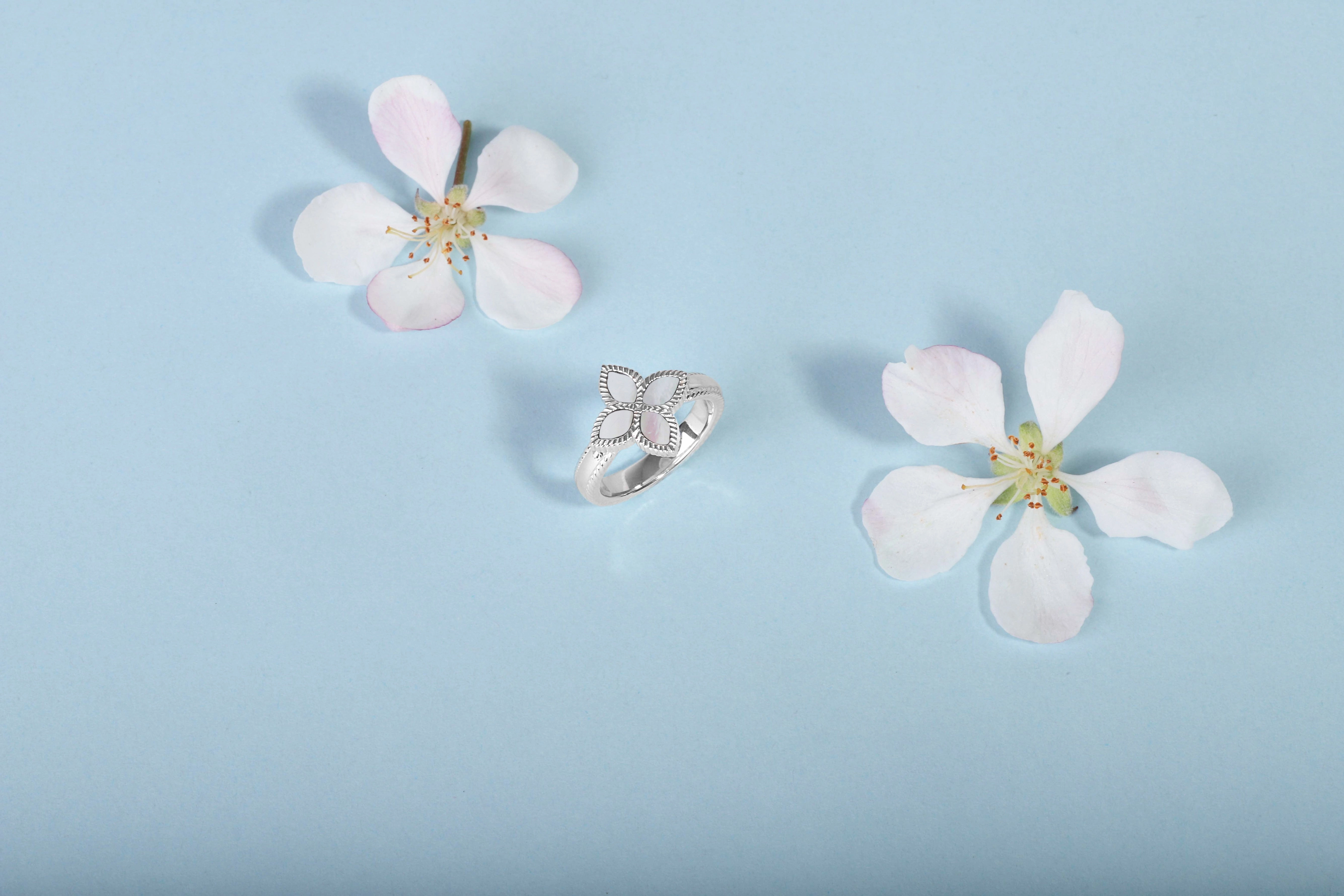 9ct Yellow Gold White Mother of Pearl Eden Marquise Flower Ring