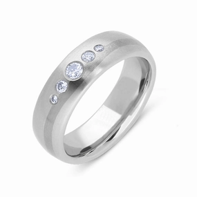 Platinum Diamond Graduated Band Ring