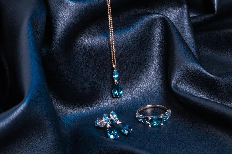 Ponte Vecchio Iris 18ct Rose Gold 2.50ct Blue Topaz Diamond Ring